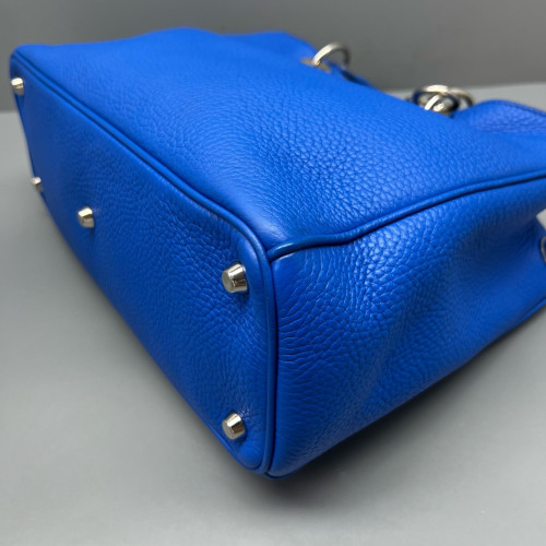 Dior Medium Diorissimo Tote Grained Calfskin Blue