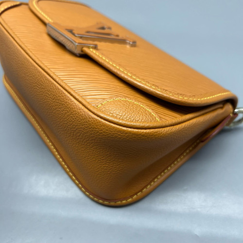 Louis Vuitton Buci Shoulder Bag Epi Tan