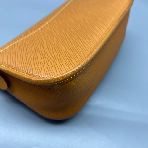 Louis Vuitton Buci Shoulder Bag Epi Tan