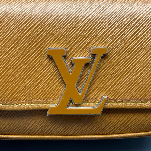Louis Vuitton Buci Shoulder Bag Epi Tan