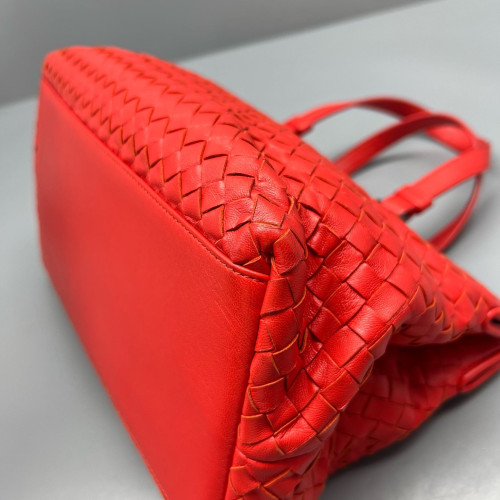 Bottega Veneta Tote Bag Lambskin Intrecciato Nappa Nappa Red