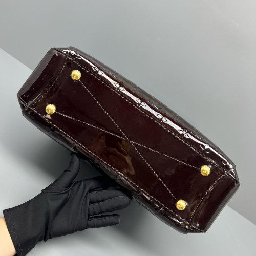 Louis Vuitton Montaigne MM Vernis Amarante