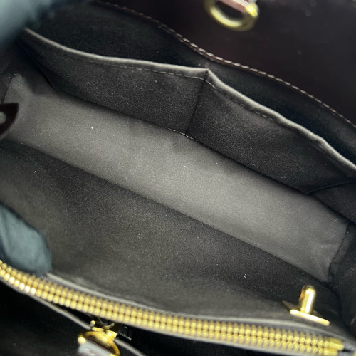 Louis Vuitton Montaigne MM Vernis Amarante