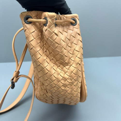 Bottega Veneta Crossbody Bag Lambskin Intrecciato Nappa Light Tan
