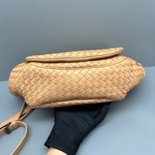 Bottega Veneta Crossbody Bag Lambskin Intrecciato Nappa Light Tan