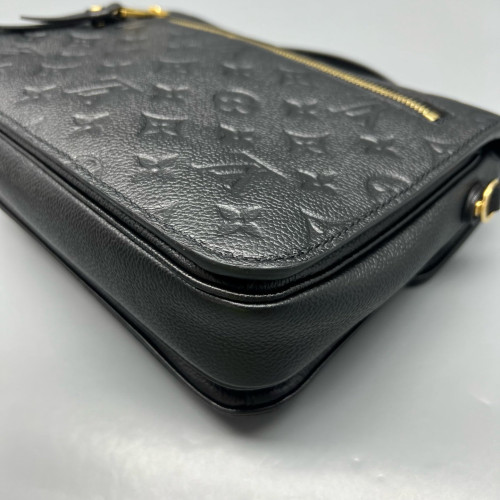 Louis Vuitton Pochette Metis Monogram Empreinte Black