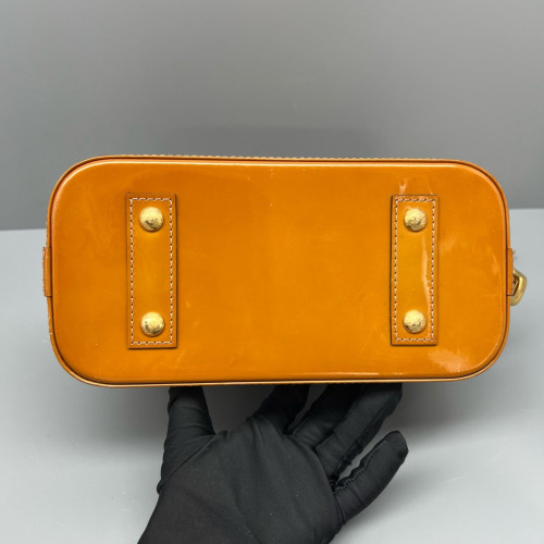 Louis Vuitton Alma BB Vernis Tan