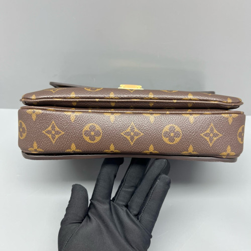 Louis Vuitton Pochette Metis Monogram Brown