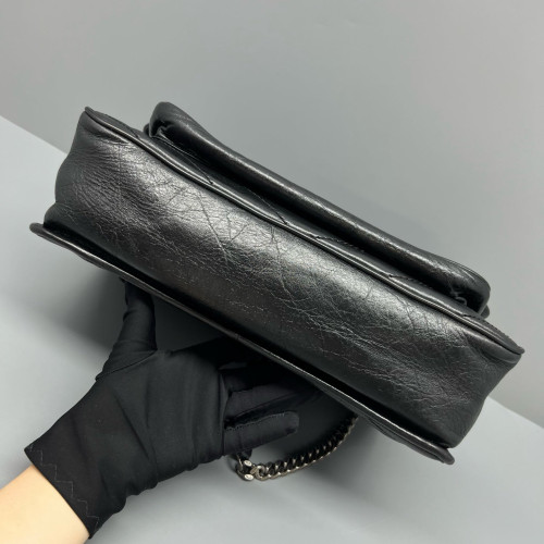 Yves Saint Laurent Large Niki Chain Pull Up Leather Black