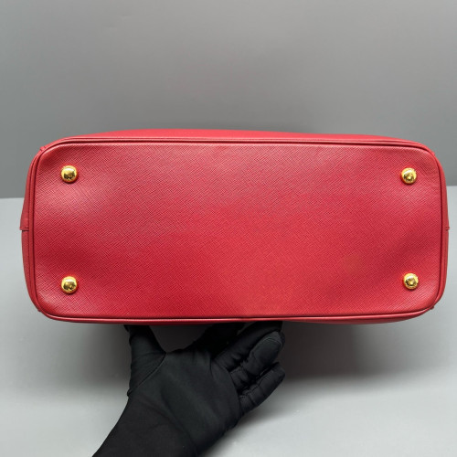 Prada Medium Galleria Double Zip Tote Saffiano Calfskin Red Prada Medium Galleria Double Zip Tote Saffiano Calfskin Red