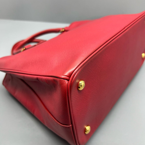 Prada Medium Galleria Double Zip Tote Saffiano Calfskin Red Prada Medium Galleria Double Zip Tote Saffiano Calfskin Red