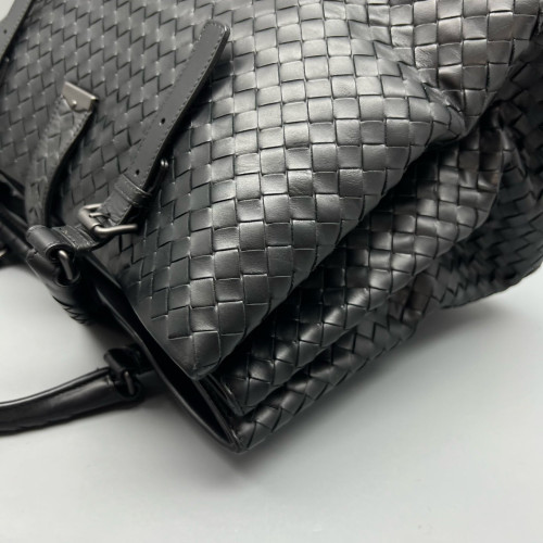 Bottega Veneta Large Roma Tote Bag Calfskin Intrecciato Black