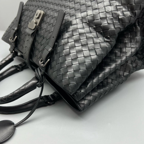 Bottega Veneta Large Roma Tote Bag Calfskin Intrecciato Black