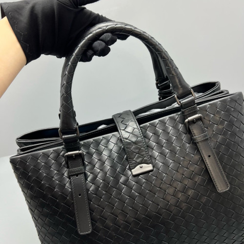 Bottega Veneta Large Roma Tote Bag Calfskin Intrecciato Black