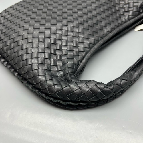 Bottega Veneta Large Veneta Hobo Calfskin Intrecciato Black