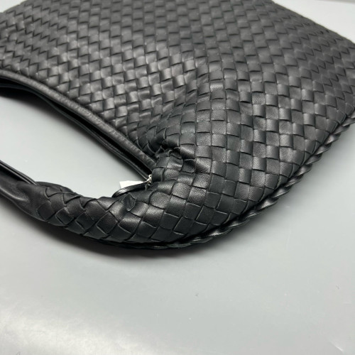 Bottega Veneta Large Veneta Hobo Calfskin Intrecciato Black