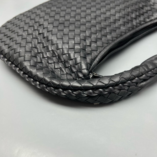 Bottega Veneta Large Veneta Hobo Calfskin Intrecciato Black