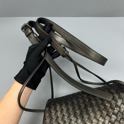 Bottega Veneta Flap Bag Calfskin Intrecciato Black
