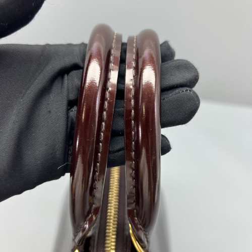 Louis Vuitton Alma PM Vernis Amarante