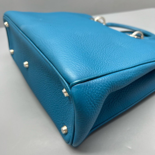 Dior Medium Diorissimo Tote Grained Calfskin Blue
