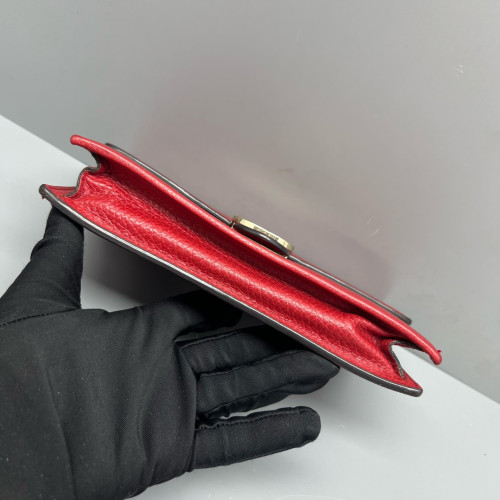 Gucci Interlocking G Chain Wallet Calfskin Red