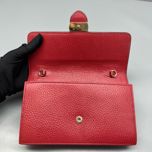 Gucci Interlocking G Chain Wallet Calfskin Red