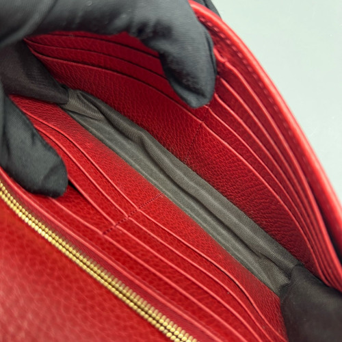 Gucci Interlocking G Chain Wallet Calfskin Red
