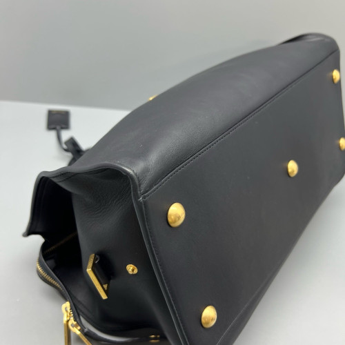 Yves Saint Laurent Medium Cabas Chyc Calfskin Black