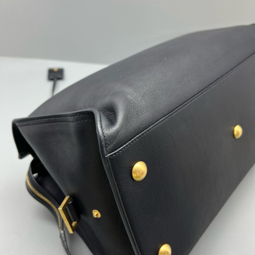 Yves Saint Laurent Medium Cabas Chyc Calfskin Black