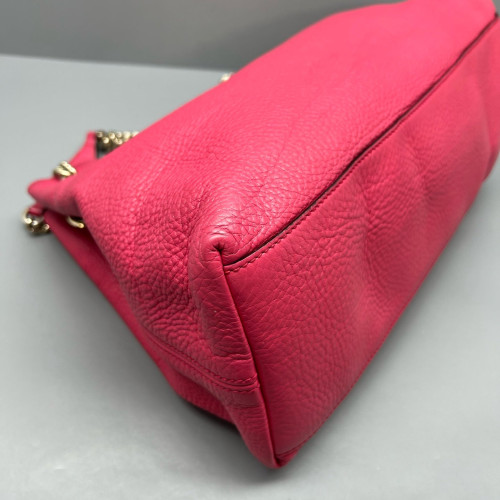 Gucci Medium Soho Shoulder Bag Calfskin Fuchsia