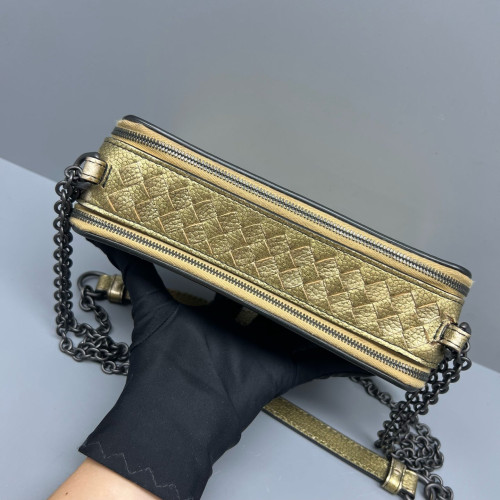 Bottega Veneta Camera Case Grained Calfskin Lambskin Intrecciato Nappa Gold Bottega Veneta Camera Case Grained Calfskin Lambskin Intrecciato Nappa Gold