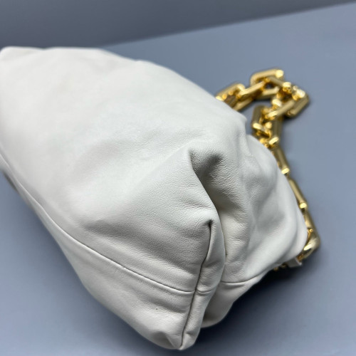 Bottega Veneta The Pouch Chain Nappa White Bottega Veneta The Pouch Chain Nappa White