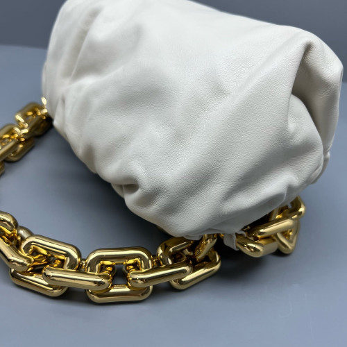 Bottega Veneta The Pouch Chain Nappa White Bottega Veneta The Pouch Chain Nappa White