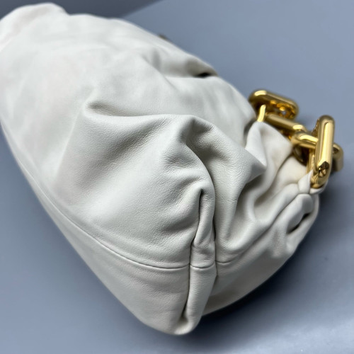 Bottega Veneta The Pouch Chain Nappa White Bottega Veneta The Pouch Chain Nappa White