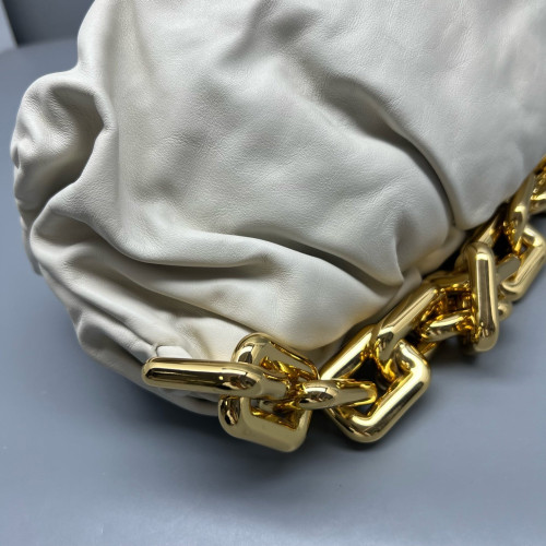 Bottega Veneta The Pouch Chain Nappa White Bottega Veneta The Pouch Chain Nappa White