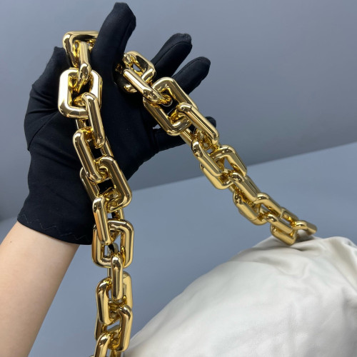 Bottega Veneta The Pouch Chain Nappa White Bottega Veneta The Pouch Chain Nappa White