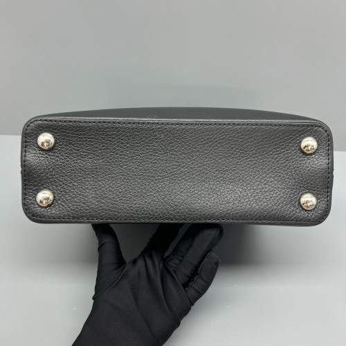 Louis Vuitton Capucines BB Taiga Black
