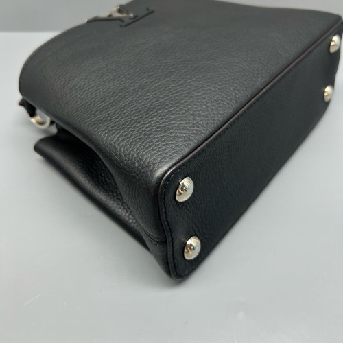 Louis Vuitton Capucines BB Taiga Black