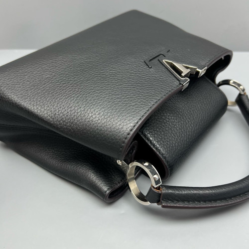 Louis Vuitton Capucines BB Taiga Black