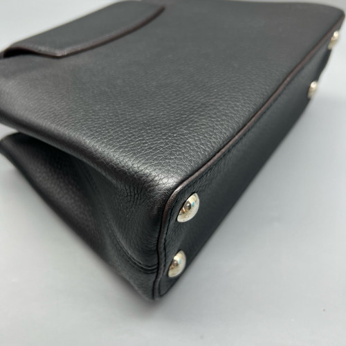 Louis Vuitton Capucines BB Taiga Black