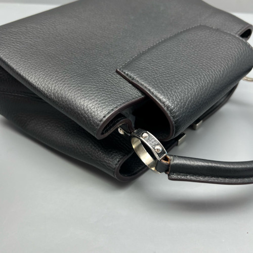 Louis Vuitton Capucines BB Taiga Black