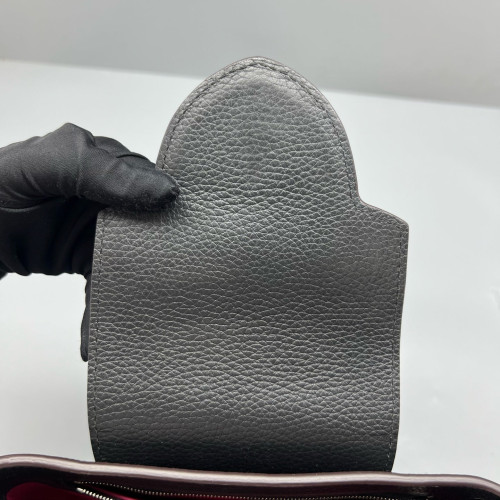 Louis Vuitton Capucines BB Taiga Black