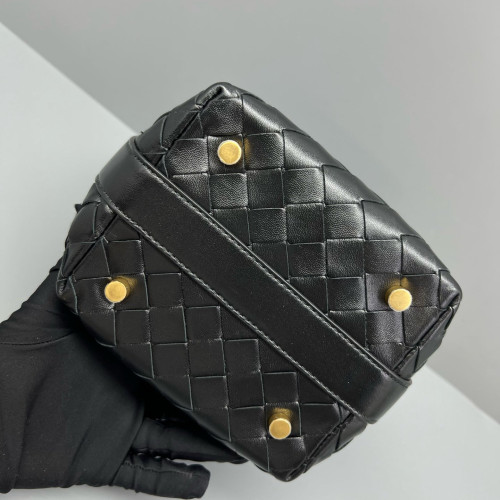 Bottega Veneta Mini Wallace Calfskin Intrecciato Black Bottega Veneta Mini Wallace Calfskin Intrecciato Black