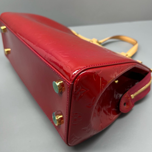 Louis Vuitton Brea MM Vernis Red