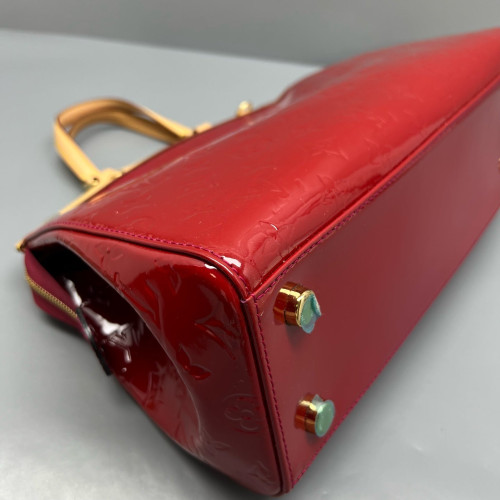 Louis Vuitton Brea MM Vernis Red