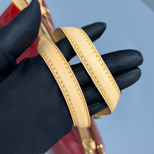 Louis Vuitton Brea MM Vernis Red