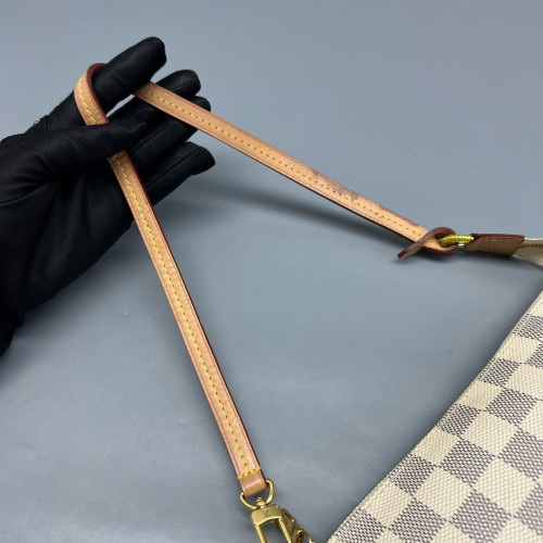 Louis Vuitton Pochette Accessories 22 Damier Azur Beige