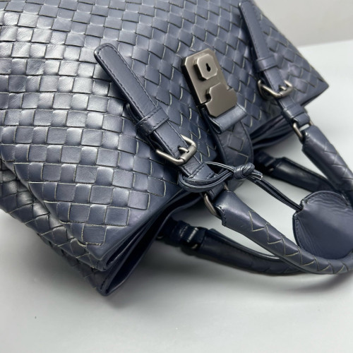 Bottega Veneta Medium Roma Tote Bag Calfskin Intrecciato Dark Blue Bottega Veneta Medium Roma Tote Bag Calfskin Intrecciato Dark Blue