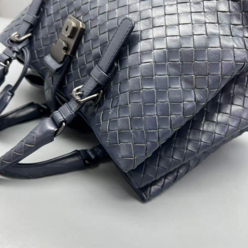 Bottega Veneta Medium Roma Tote Bag Calfskin Intrecciato Dark Blue Bottega Veneta Medium Roma Tote Bag Calfskin Intrecciato Dark Blue