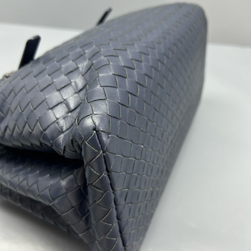 Bottega Veneta Medium Roma Tote Bag Calfskin Intrecciato Dark Blue Bottega Veneta Medium Roma Tote Bag Calfskin Intrecciato Dark Blue